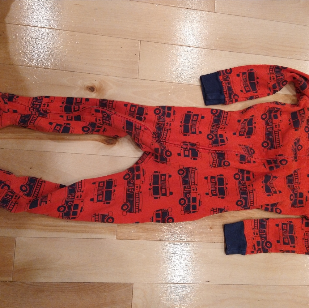 *loaned out* 4/20$ 24m Carter's Firetruck 🔥🔥🔥onesie sleeper footie